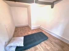 Tulle centre Petit appartement avec local commercial