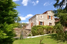 BEAUCOUP DE CHARME  et de BEAUX VOLUMES dans un ENVIRONNEMENT EXCEPTIONNEL