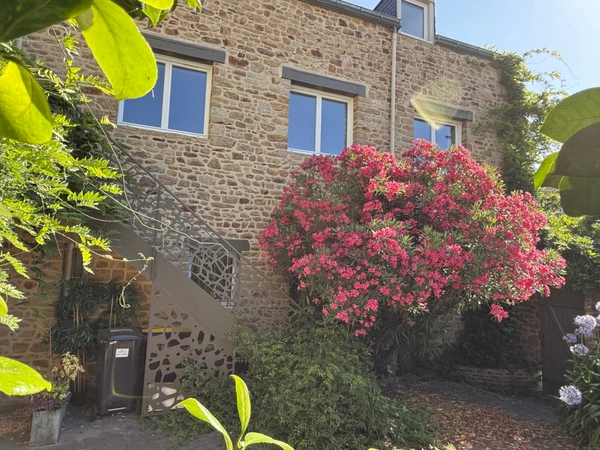 MAISON EN PIERRE 12 PIECES - 300 M²