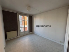 Cet appartement de 3 pièces en centre-ville est une belle opportunité, Avec son ascenseur et sa situation, il offre un accès facile et un cadre de vie agréable.