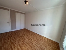 Cet appartement de 3 pièces en centre-ville est une belle opportunité, Avec son ascenseur et sa situation, il offre un accès facile et un cadre de vie agréable.
