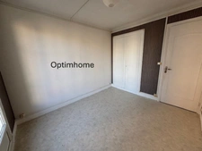 Cet appartement de 3 pièces en centre-ville est une belle opportunité, Avec son ascenseur et sa situation, il offre un accès facile et un cadre de vie agréable.