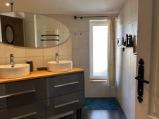 Charmante maison en pierre au cœur d'un village gersois