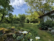 Maison en pierre avec beau terrain – cadre exceptionnel, sur le chemin de Saint-Jacques, à LA ROMIEU (32480)