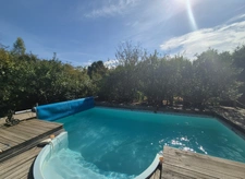 SAINT-PUY (32310) – Charmante maison en pierre avec piscine, jardin clos, 3 chambres et garage, au cœur du village
