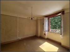 EXCLUSIVITÉ – Propriété de charme à vendre à 2 km de Fourcès (32250) – Site naturel exceptionnel avec bois privé, étang, source et dépendances