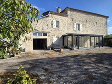 Maison en pierre avec piscine et dépendances – Vue dominante sur la campagne gersoise