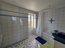 Maison en pierre avec piscine et dépendances – Vue dominante sur la campagne gersoise