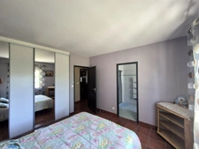 Propriété avec 3,4 has, dépendance sécurisée de 320 m², maison plain-pied plus sous-sol, et vue dominante aux portes d'Agen