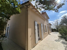maison plain-pied, jardin arboré, moulin ancien