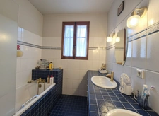 SAINT-PUY (32310) – Charmante maison en pierre avec piscine, jardin clos, 3 chambres et garage, au cœur du village