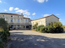 Maison en pierre avec piscine et dépendances – Vue dominante sur la campagne gersoise