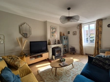 SAINT-PUY (32310) – Charmante maison en pierre avec piscine, jardin clos, 3 chambres et garage, au cœur du village