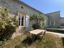 Charmante maison en pierre au cœur d'un village gersois