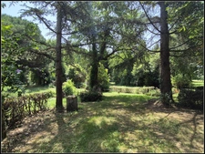 EXCLUSIVITÉ – Propriété de charme à vendre à 2 km de Fourcès (32250) – Site naturel exceptionnel avec bois privé, étang, source et dépendances