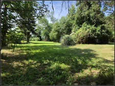 EXCLUSIVITÉ – Propriété de charme à vendre à 2 km de Fourcès (32250) – Site naturel exceptionnel avec bois privé, étang, source et dépendances