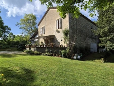 Maison en pierre avec beau terrain – cadre exceptionnel, sur le chemin de Saint-Jacques, à LA ROMIEU (32480)