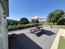 Propriété avec 3,4 has, dépendance sécurisée de 320 m², maison plain-pied plus sous-sol, et vue dominante aux portes d'Agen