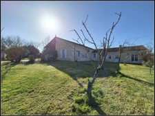 Maison en pierre avec gîte et dépendances – Un havre de paix à La Romieu