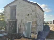 Maison en pierre avec piscine et dépendances – Vue dominante sur la campagne gersoise