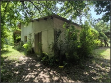 EXCLUSIVITÉ – Propriété de charme à vendre à 2 km de Fourcès (32250) – Site naturel exceptionnel avec bois privé, étang, source et dépendances