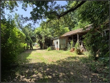EXCLUSIVITÉ – Propriété de charme à vendre à 2 km de Fourcès (32250) – Site naturel exceptionnel avec bois privé, étang, source et dépendances