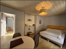 Maison avec piscine, double garage et jardin arboré, à MONCRABEAU (47)