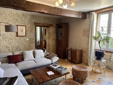 Charmante maison en pierre au cœur d'un village gersois