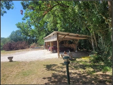 SITE D EXCEPTION, 6 HABITATIONS, UN LAC, DES BOIS, DES PRAIRIES à LA ROMIEU (32)