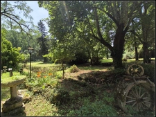 EXCLUSIVITÉ – Propriété de charme à vendre à 2 km de Fourcès (32250) – Site naturel exceptionnel avec bois privé, étang, source et dépendances