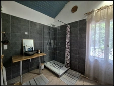 Maison avec piscine, double garage et jardin arboré, à MONCRABEAU (47)