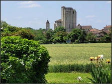 maison plain-pied, jardin arboré, moulin ancien