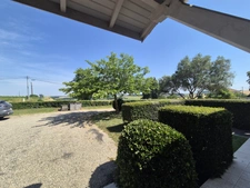 Propriété avec 3,4 has, dépendance sécurisée de 320 m², maison plain-pied plus sous-sol, et vue dominante aux portes d'Agen