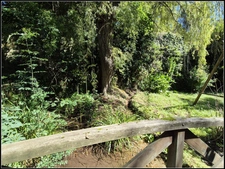 Maison avec piscine, double garage et jardin arboré, à MONCRABEAU (47)
