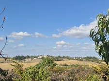 Maison en pierre avec piscine et dépendances – Vue dominante sur la campagne gersoise
