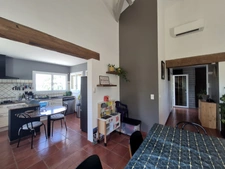 Propriété avec 3,4 has, dépendance sécurisée de 320 m², maison plain-pied plus sous-sol, et vue dominante aux portes d'Agen