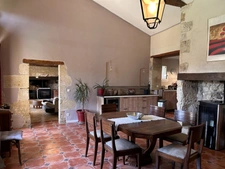 Charmante maison en pierre au cœur d'un village gersois