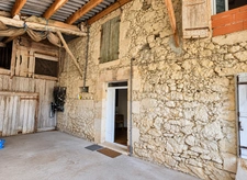Maison en pierre + ruine + dépendance. très beau site