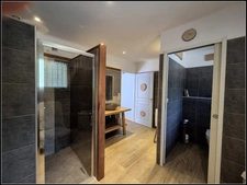 Maison avec piscine, double garage et jardin arboré, à MONCRABEAU (47)
