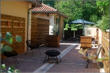 Maison avec piscine, double garage et jardin arboré, à MONCRABEAU (47)