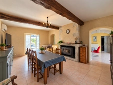 Maison en pierre avec piscine et dépendances – Vue dominante sur la campagne gersoise