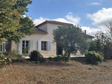 maison plain-pied, jardin arboré, moulin ancien