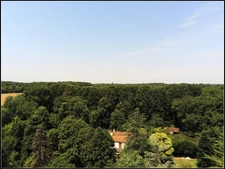 EXCLUSIVITÉ – Propriété de charme à vendre à 2 km de Fourcès (32250) – Site naturel exceptionnel avec bois privé, étang, source et dépendances