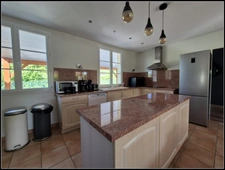  À vendre en exclusivité – Maison de plain-pied 6 pièces, 4 chambres dont une suite parentale, garage, jardin et terrasses – Moncrabeau 47600