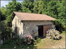 EXCLUSIVITÉ – Propriété de charme à vendre à 2 km de Fourcès (32250) – Site naturel exceptionnel avec bois privé, étang, source et dépendances