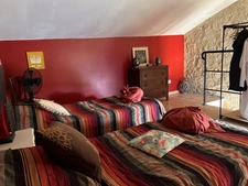 Charmante maison en pierre au cœur d'un village gersois