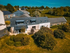 Ensemble de deux maisons et dépendances à DOUARNENEZ (29)