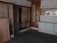 Emplacement N°1 locaux commerciaux et logement.