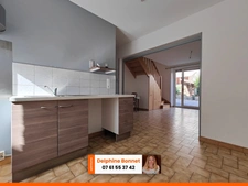 Centre village de St Joseph de Rivière, maison en pierre 4P 85 m2 avec dépendance et cour