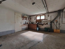 Proche centre ville de St Laurent du Pont, maison sur sous sol 4P 109 m2 avec beau jardin